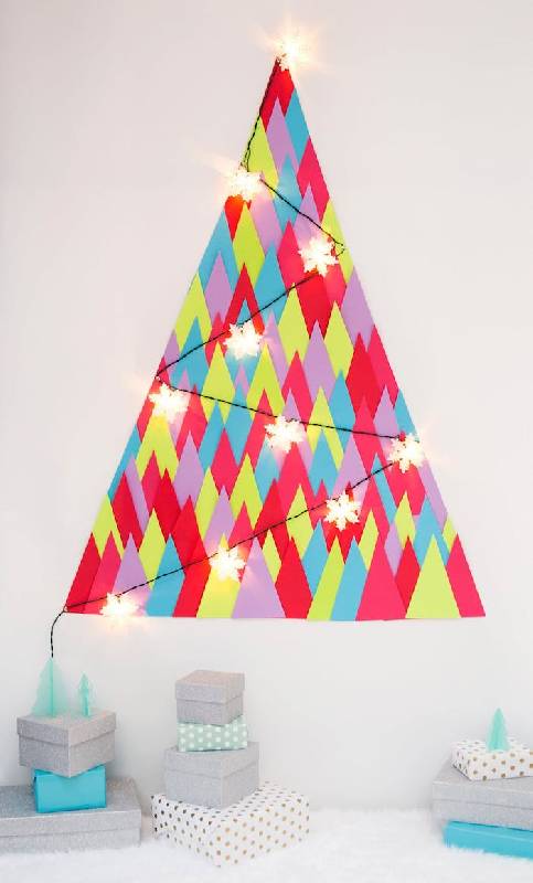 Un sapin de Noël économique en papier coloré